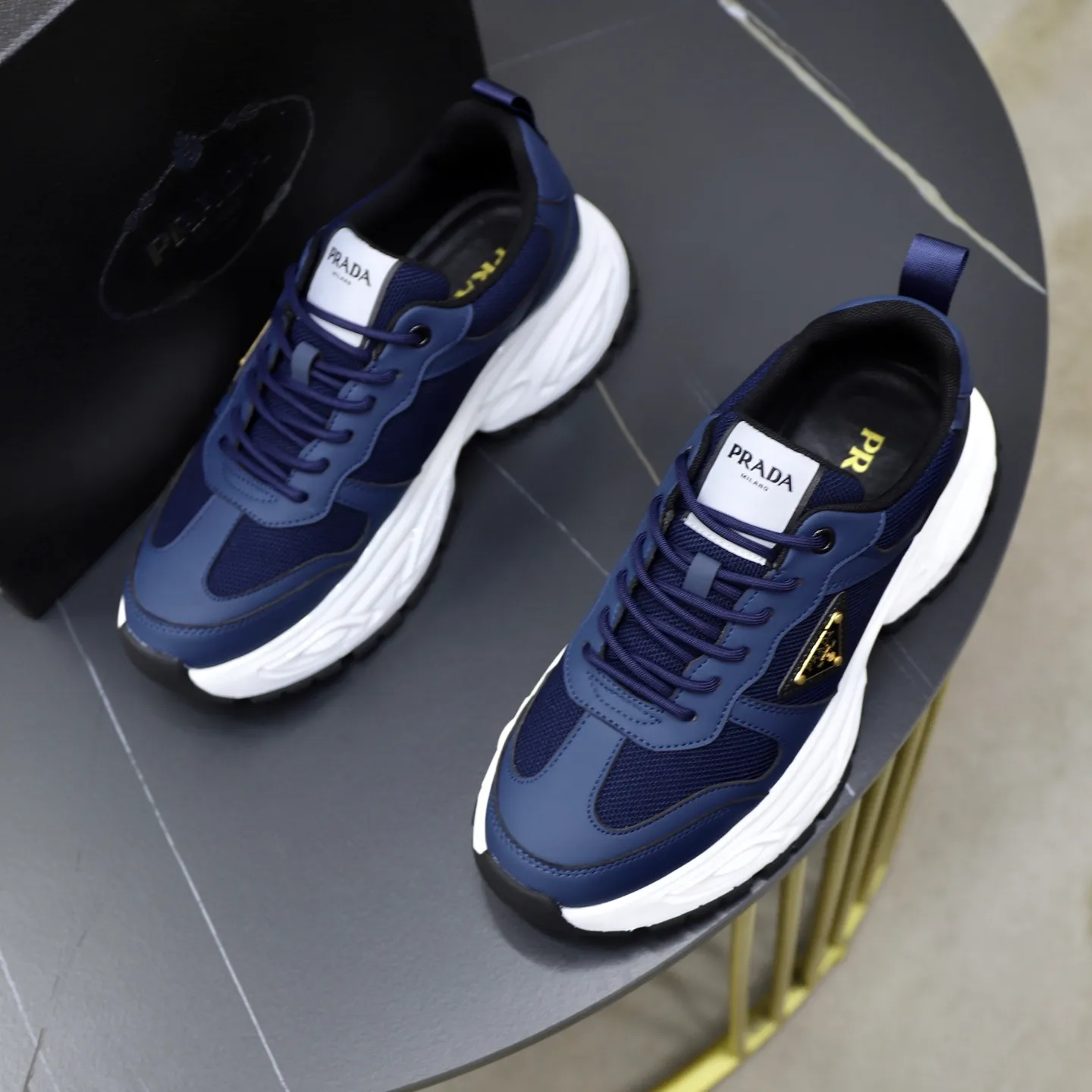 Ex-factory price: 462💰🙅‍♂️🙅‍♂️🙅‍♂️ Brand: PRADA Standard code: 38-44 (45 customized) Grade: Same as the official website Material: Original material splicing Comfortable and breathable lining Lightweight and wear-resistant sports outsole Style category: Men's fashionable casual shoes Running sneakers Distinguished luxury brand elements Top luxury Color: actual picture color